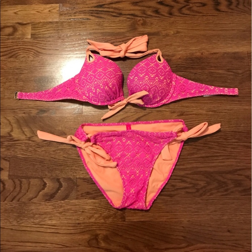 Victoria secret swimsuit 34c medium bottoms!